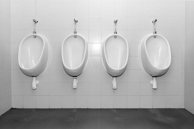 男性用のトイレ