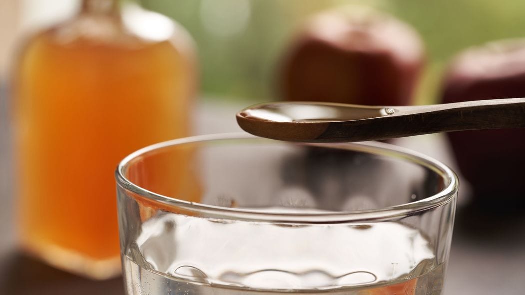 毎日､食事の30分前､水に｢大さじ一杯｣入れるだけ…血糖値を下げ､｢3カ月で体重4.3kg減｣も可能な調味料の名前 ｢野菜ジュース｣を飲んではいけない理由