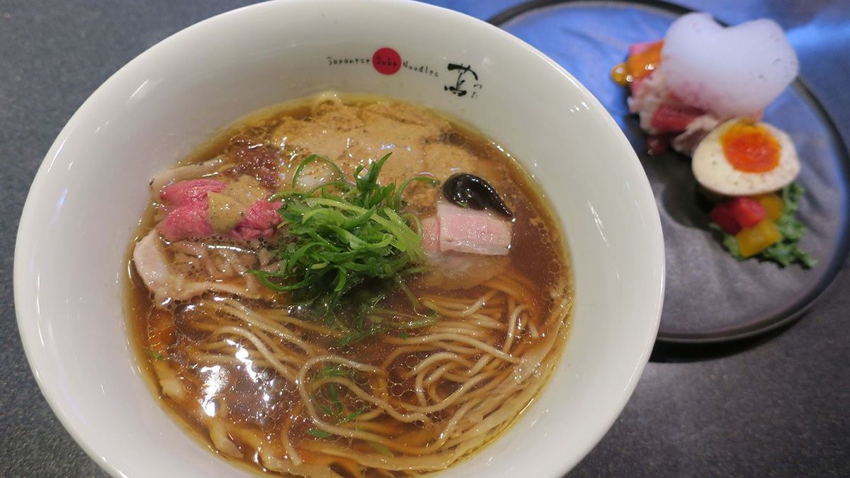 「Japanese Soba Noodle蔦」のラーメンの価格は2000円から。ラーメンレストランとしてのこだわりが徹底されている