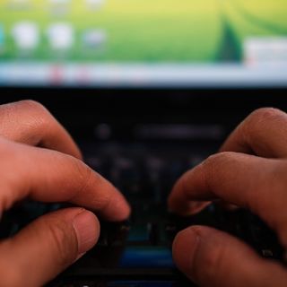 ネットカフェで 女を休む女 は孤独死予備軍か 誰とも口を利かない気楽さ President Online プレジデントオンライン