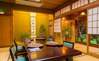 え､それもNGなの…｢宗教･政治･プロ野球｣だけではない､接待の場で｢絶対に避けるべき｣意外な話題とは