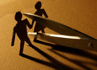 離婚成立でも夫婦は「赤の他人」ではない
