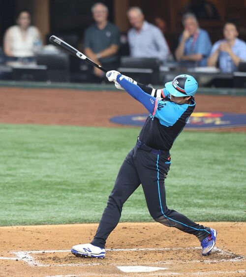 オールスター戦の3回、先制の3点本塁打を放ったナ・リーグの大谷翔平(ドジャース)=2024年7月16日、アメリカ・アーリントン