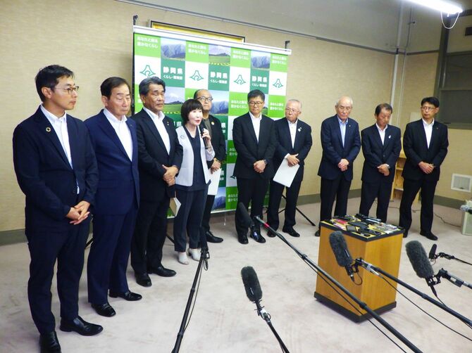 知事との意見交換会に出席した大井川流域の10市町長