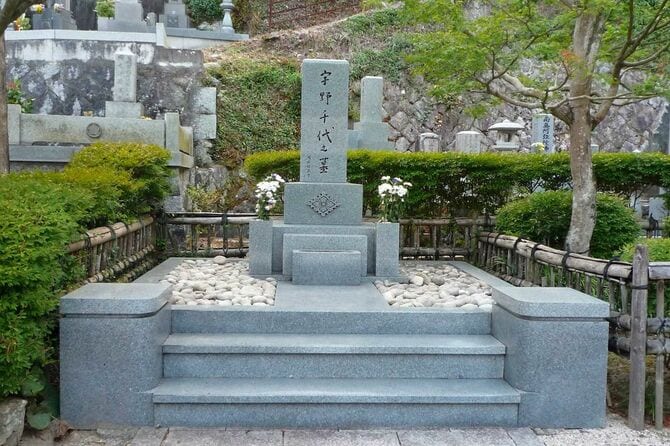 宇野千代の墓