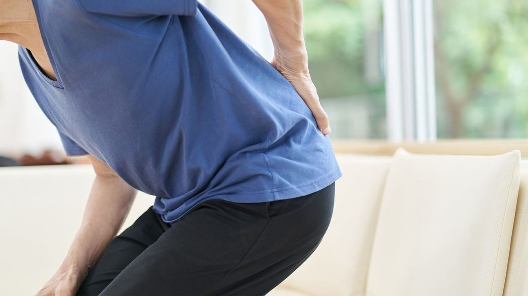 ｢老けて見える｣だけじゃない…｢死亡リスク2倍になる｣大学病院医師が警告する"丸まった背中"の深刻な代償 気付かぬうちに老化が進行し､呼吸･内臓･神経にまで影響を与える