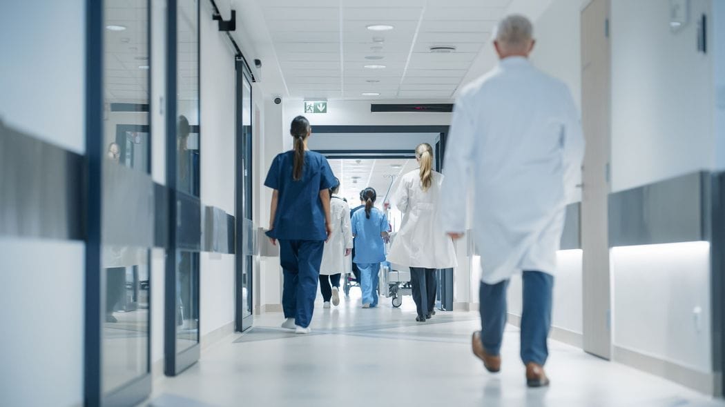 年収2000万円超の求人がズラリ…美容クリニックに流れ込む医師たちの大問題｢だから地方に医師がいなくなる｣ ｢直美｣は医療制度の崩壊の危険信号