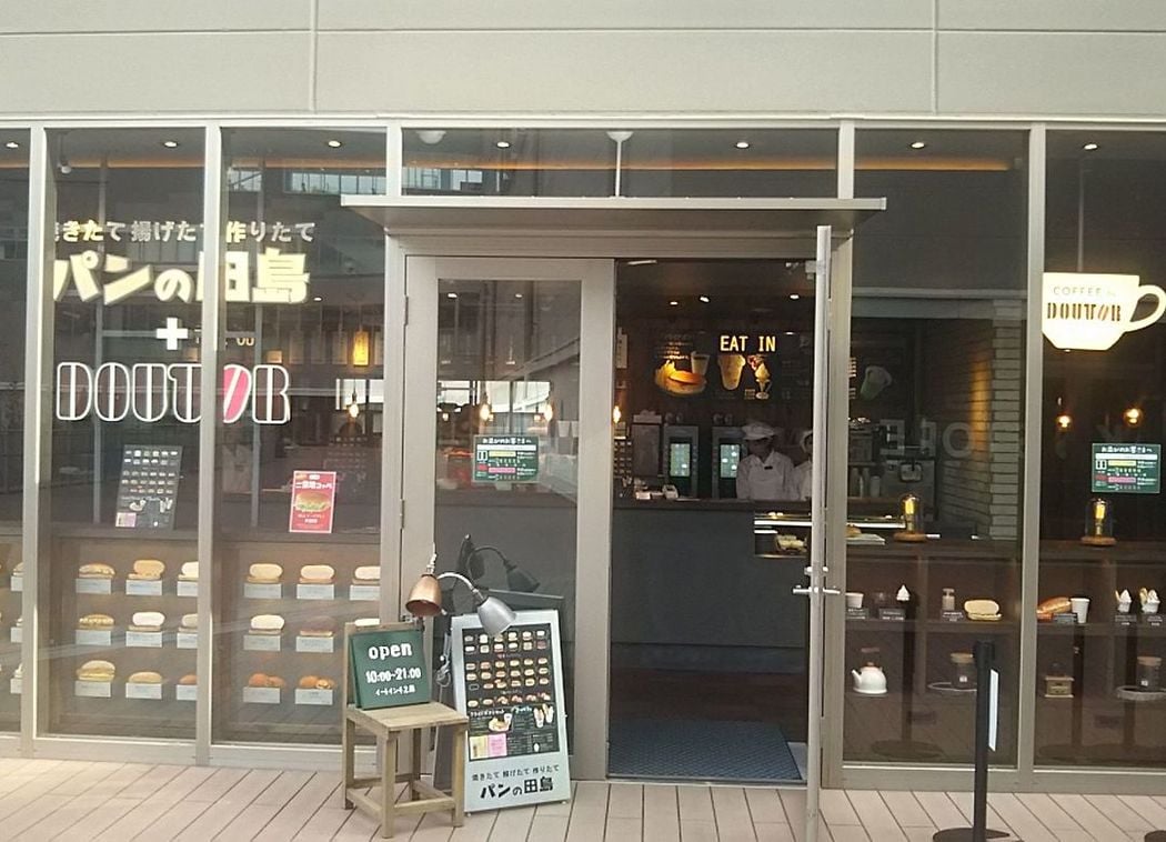 「対コンビニ」で苦戦するドトールの秘策 「できたて」が魅力のコッペパン店