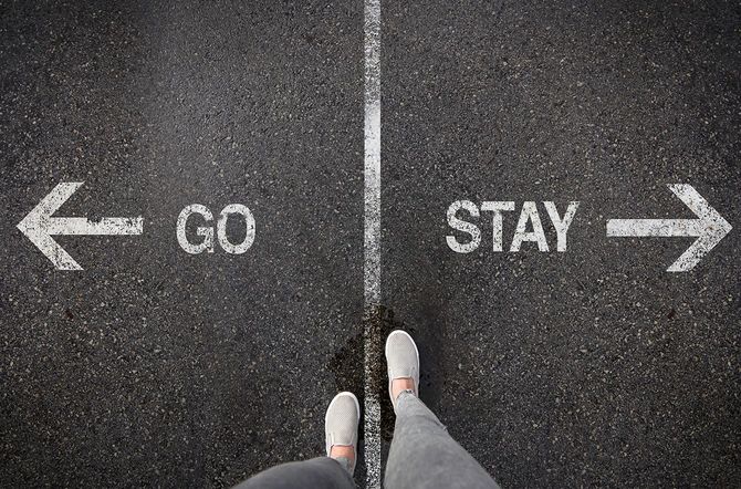 決定を下す女性