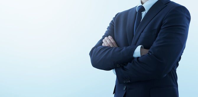 腕組みしたビジネスマン