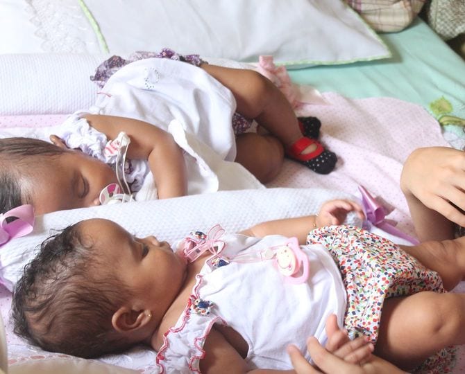 アニータさんは凍結卵子から双子を授かった