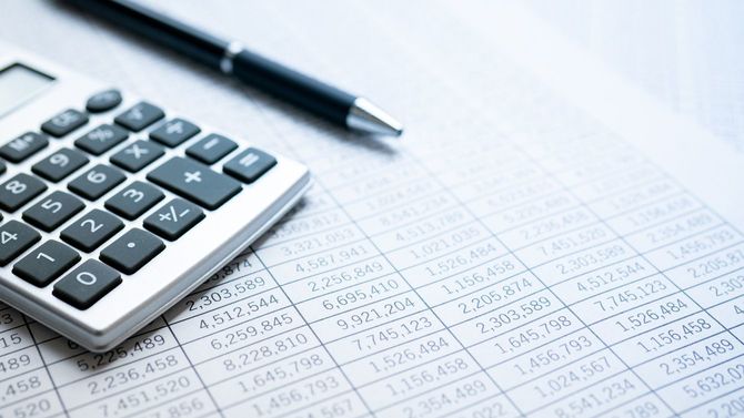 統計と電卓とボールペン