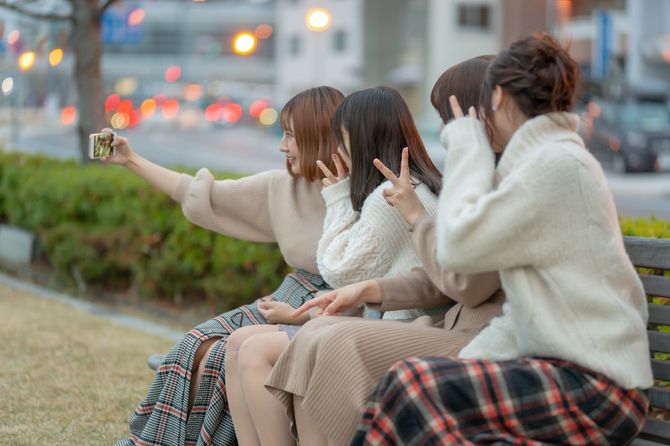 女性たちの旅行のイメージ