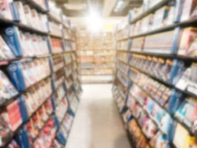 レンタルビデオ店の棚