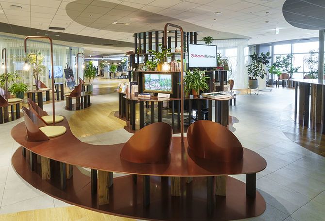 NTTドコモビジネスが運営する共創ワークプレイス「OPEN HUB Park」（写真）は、先端テクノロジー体験環境や情報発信スタジオを備え、事業共創に向けたコミュニケーションを支援する。一般公開は行っておらず、招待制にて運営している。