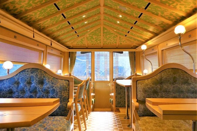 1号車ゴールドクラスの車内