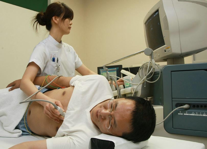 「留学ビザ」で日本の医療費を食う中国人 「抜け道」を作った日本が悪いのか