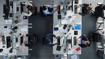 先送りグセを直すために"意志の強さ"は必要ない…｢デキる人｣と机を並べて働くと効率アップする科学的理由