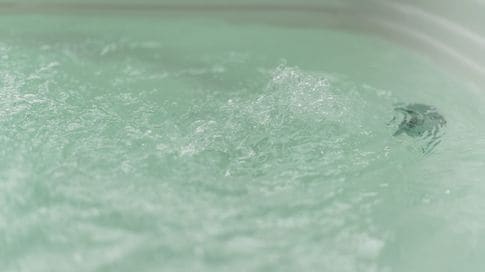 42度でも39度でも水風呂でもない…7万人を調査した医師が勧める｢老後のヨボヨボ化を防ぐ｣夏のお風呂の温度