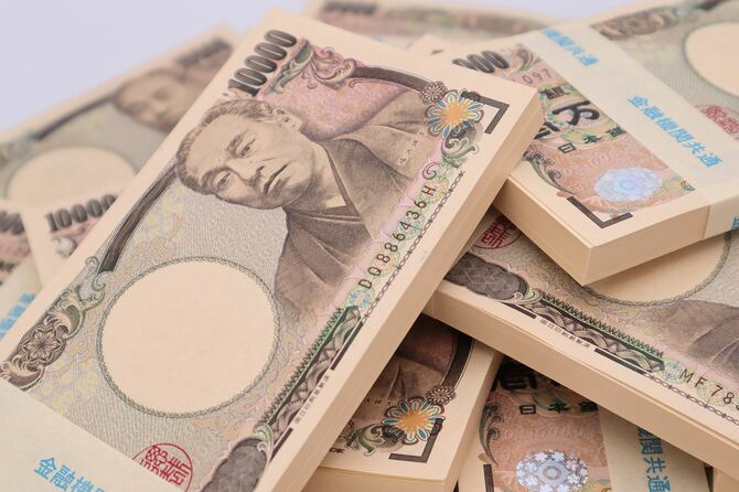 日本では1万円札が大量