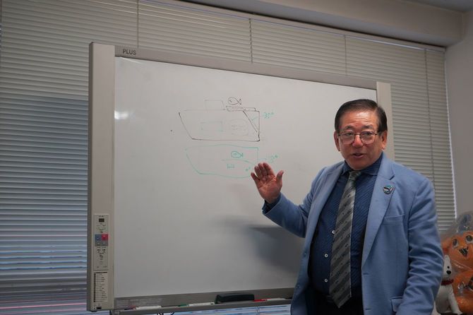 関鯨丸の新しい機能について説明する所社長