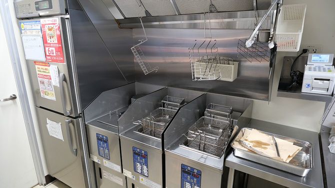 3台設置されたフライヤー