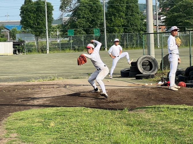 投手陣の練習にも熱がこもる