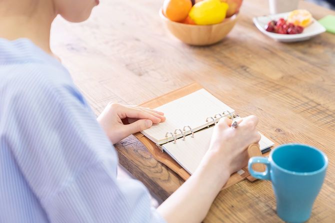 女性、スケジュール帳