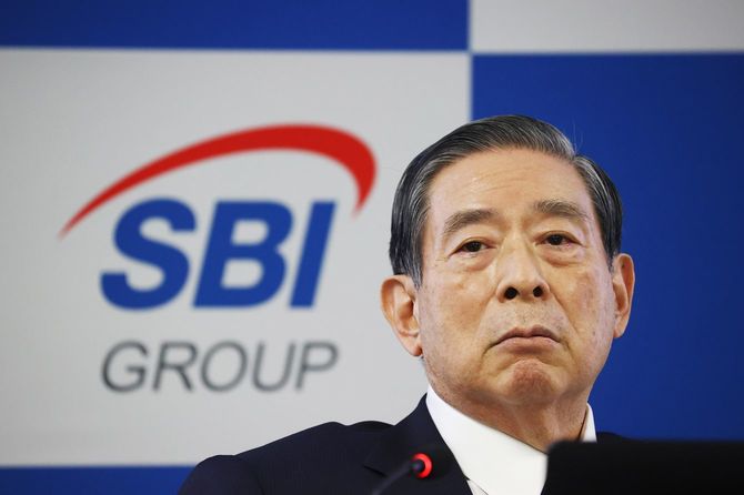 決算会見で、新生銀行へのTOBについて話すSBIホールディングスの北尾吉孝社長＝2021年10月28日、東京都港区