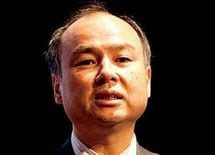 携帯電話事業への参入。他社を買収するか、他社設備を借りるか