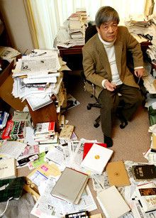 <strong>ジャーナリスト 田原総一朗</strong><br>1934年、滋賀県生まれ。早稲田大学文学部卒業。岩波映画製作所、東京12チャンネル（現テレビ東京）を経て、フリーに。「サンデープロジェクト」「朝まで生テレビ！」（ともにテレビ朝日系）で司会、雑誌「オフレコ！」では、編集長もこなす。『国家と外交』（共著）、『テレビと権力』など著書多数。