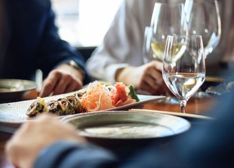 気まずい上司との食事を美味しくする方法