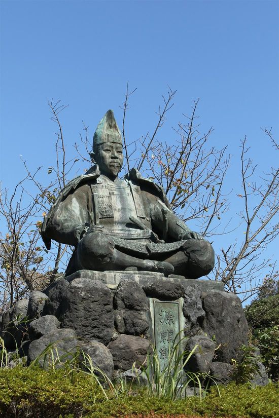 神奈川県鎌倉市、源氏山公園の源頼朝公像