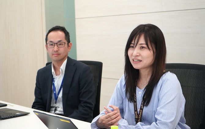加工事業本部マーケティング統括部 マーケティング室ブランドマネジメント課課長／岡村香里さん（右）、同商品開発室ハムソー商品開発課課長／加藤安太朗さん（左）