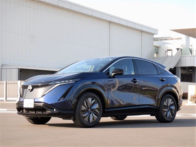 日産が5月に発売した「アリア」は、シングルモーターの前輪駆動モデルに公道で試乗。追ってツインモーターの4輪駆動モデルが登場する。66.0kWhでWLTC値470km、車両重量は1920kg(試乗車の数値)