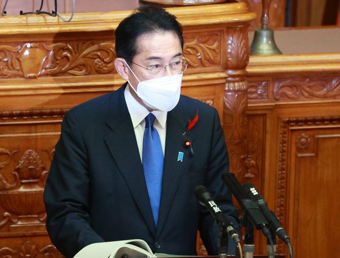 参院本会議で所信表明演説をする岸田文雄首相＝2022年10月3日、国会内