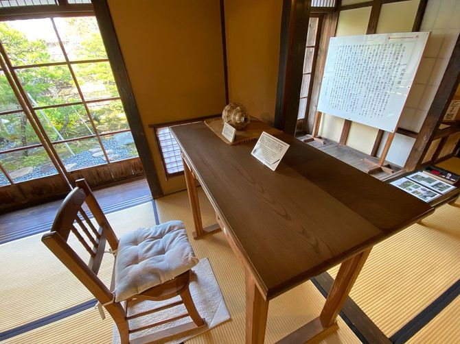 小泉八雲が使っていた椅子と机（レプリカ）　小泉八雲旧居にて