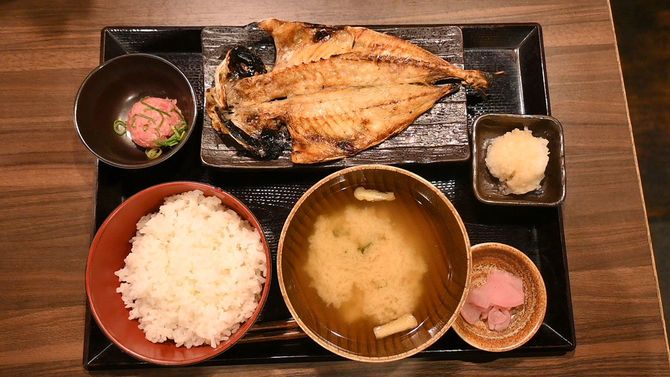 3月にすかいらーくHD傘下入りしたばかりの「しんぱち食堂」(アジ開き定食)