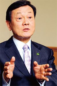 <strong>パナソニック社長 大坪文雄<br></strong>1945年、大阪府生まれ。関西大学大学院工学研究科機械工学専攻修了後、同社に入社。常務取締役などを経て、2003年1月、パナソニックAVCネットワークス社社長。同年6月専務取締役。06年6月より現職。