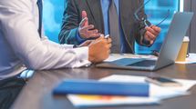｢現場ではバリバリだった｣昇進したのに部長の仕事ができない"困った上司"に限って自己評価が高いワケ