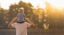 ｢子どもと遊んでいるだけの父親｣を怒る前に知ってほしいこと