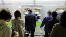 新型コロナウイルスの感染が拡大しても満員電車がなくならない理由