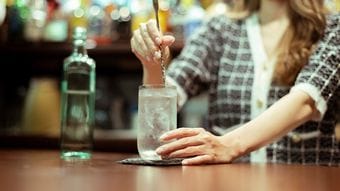 朝は新聞配達､昼は吉野家､夜はスナック勤務…夫の借金500万と幼子を抱える20代を救った｢見ず知らずの神様｣