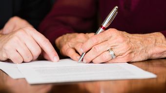 ｢遺産は愛人に全額贈与じゃ!｣ダメ親父のアホ遺言書はどうしたらいいのか