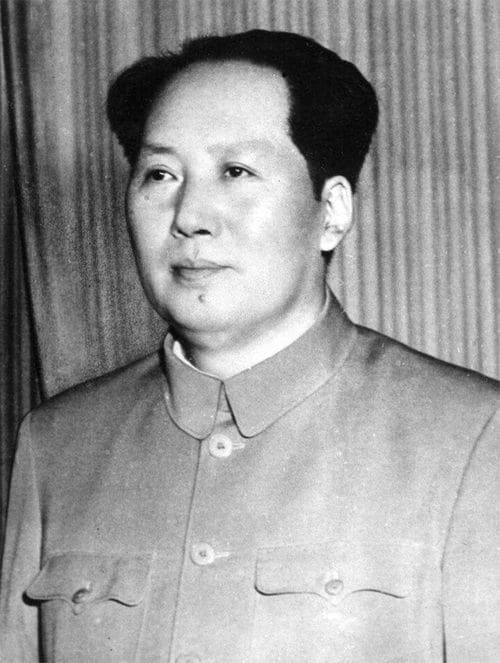 大躍進政策の失敗の責任をとり辞任した毛沢東