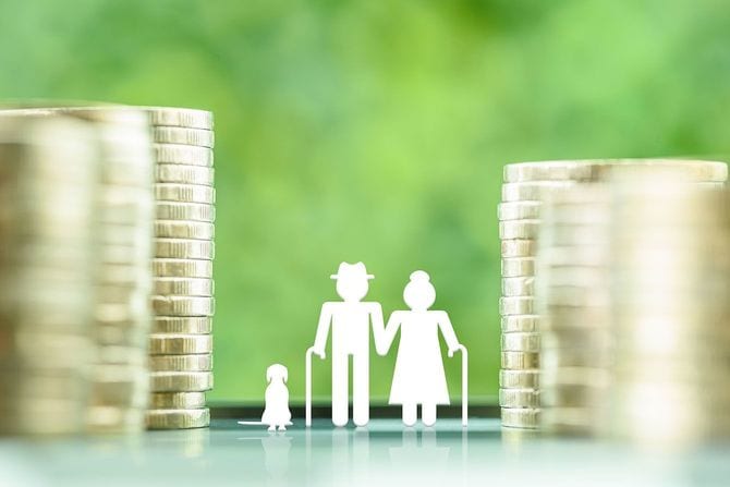 お金と高齢者のイメージ