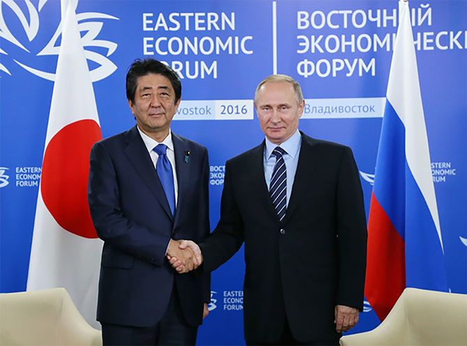 2016年9月2日(現地時間)、安倍総理は、第2回東方経済フォーラム出席等のためロシア連邦のウラジオストクを訪問しました