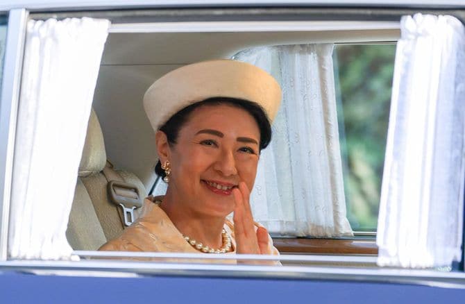 天皇陛下が66歳の誕生日を迎え、上皇ご夫妻にあいさつをするため仙洞御所に入られる皇后さま＝2026年2月23日、東京都港区