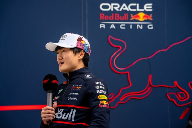 2025年4月3日、鈴鹿国際サーキットで開催された2025 F1世界選手権シリーズ Lenovo 日本グランプリレースのメディアデーに参加したオラクル・レッドブル・レーシングの#22角田裕毅(日本)