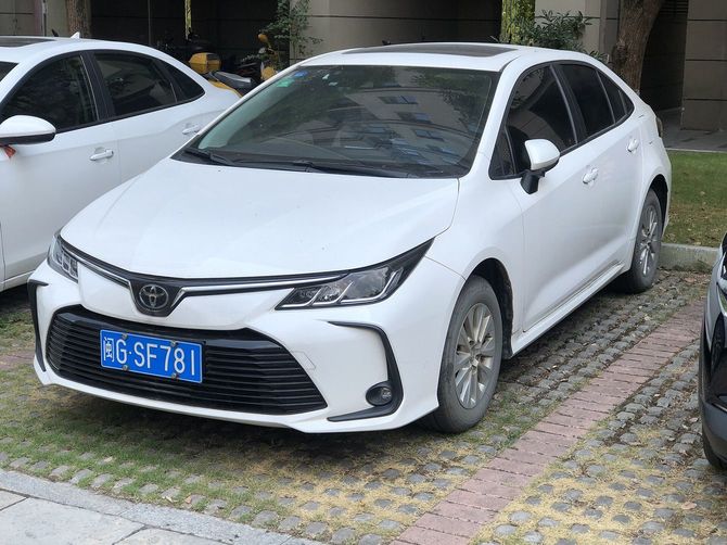 中国・福建省三明市で撮影されたトヨタ・カローラ E210 セダン